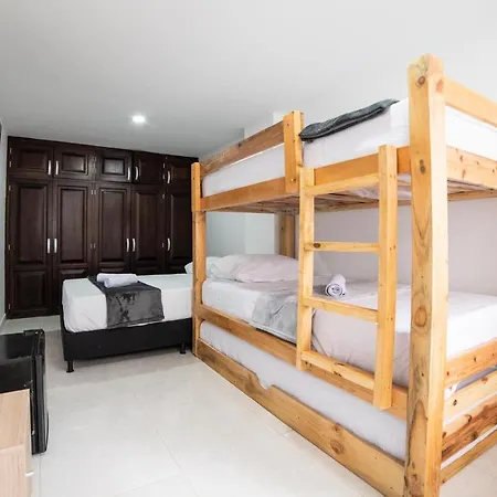 Alojamiento En El Corazon De Medellin Hab Privada B Exterior foto