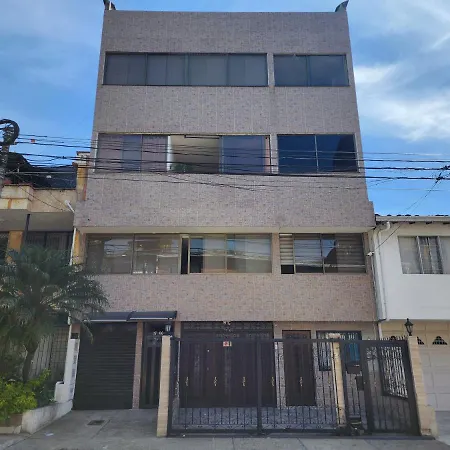 Alojamiento En El Corazon De Medellin Hab Privada B Exterior foto
