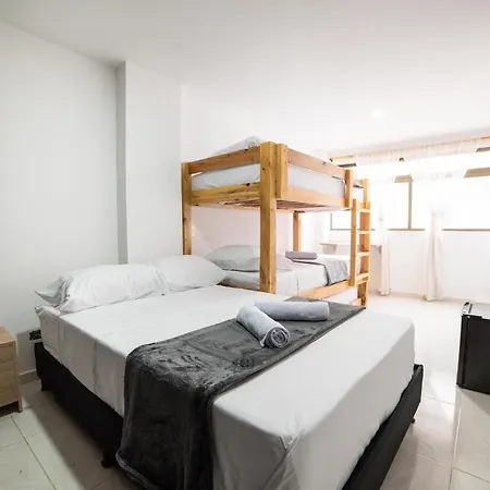 Alojamiento En El Corazon De Medellin Hab Privada B Exterior foto
